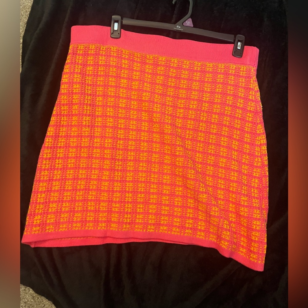 Free Assembly Skirt.